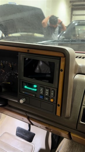 Instalación Radio CarPlay Obs 92 Quedó Excelente!! Gracias a la confianza de nuestro amigo @𝐇𝐮𝐠𝐨 𝐕𝐚𝐳𝐪𝐮𝐞𝐳 #twoguyscustoms #obs #houston #90s #oldschool