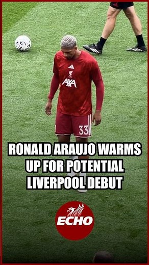 🆕 Liverpool's new centre-back Ronald Araujo prepares for a potential debut at Anfield against Como 👊