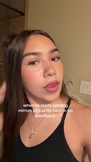 ai | mirror pic hand waistband