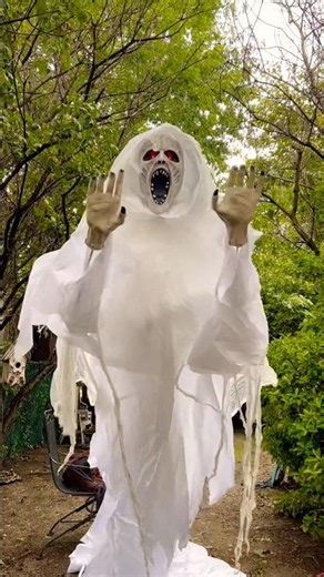 Emmeline, Spirit Halloween scary jump scare Creature animatronic in action #shorts