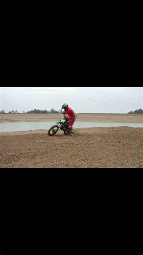 Watch our test rider throw down some donuts in the mud with the X-PRO Lynx 125cc 🏍️🔥#xprolynx