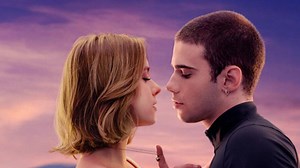 ‘A través de mi ventana’ (Reseña): la nueva película de romance adolescente de Netflix