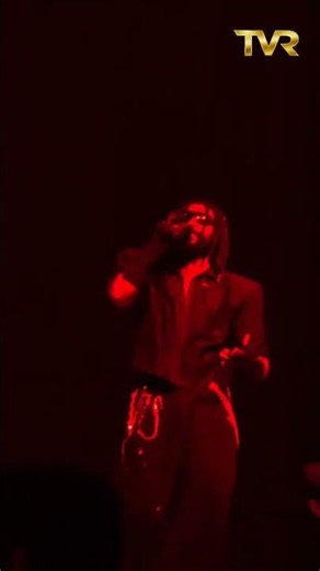 Damso interprète « Feu de Bois » à la Défense Arena 🔥🎤 #damso #feudebois #paris