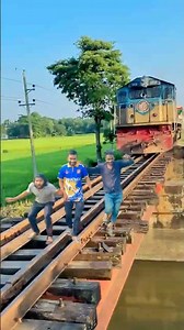 @হঠাৎ ট্রেন দেখে কি হলো 🚇🤩😳 #viral #train #funny #comedy #trending #love #railway #youtubeshorts