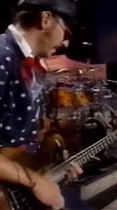 Les Claypool performing a slapped version of Metallica's "Master of Puppets" with Primus at Woodstock '94 | Bass Magazine