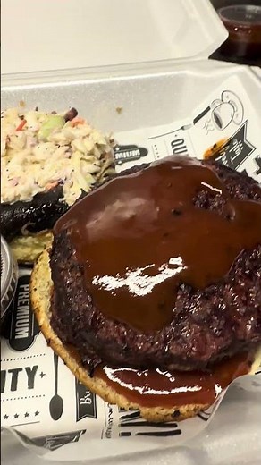 Smoke house burgers - Butter knife Shawty’s po boy burger 🍔