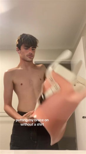 it felt very wejrd and uncomfy wouldnt recommend #scoliosis #grwm #boy #kyphosis #queef