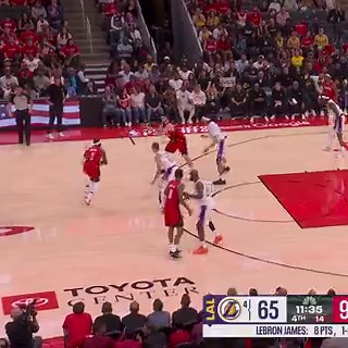 AMEN SHOWS OFF HIS ATHLETICISM!Snags it with one hand.Finishes with two.Rockets up 26 in Q4 in Game 4 🍿