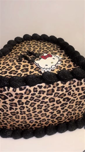 Blonde Glamour Cake Decorating with Hello Kitty | Small Business TikTok
