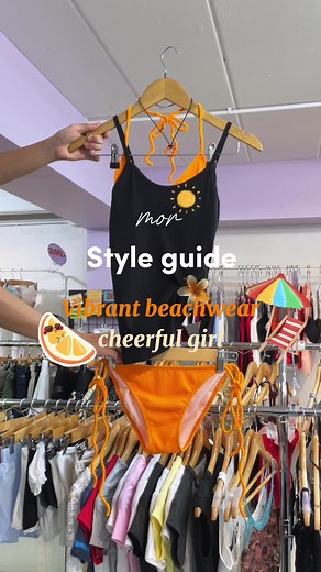 Vibrant beachwear 🍊🧡🖤 Black top 99.- อก28-36 Orange bikini 300.- freesizeผูกเอง Hairclip 30.- #morstyleguide #ootd #คลาสแฟชั่น #ชุดไปทะเล #ชุดว่ายน้ํา