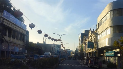 WATCH: Sitwasyon sa Iznart St., City Proper, Iloilo City, as of 6:50 AM, Pebrero 4, 2026. Makit-an nga may ginpahamtang nga Chinese Lanterns sa downtown area. by: K5 Kim Caluyo | K5 News FM Iloilo