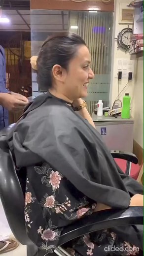 687K views · 4K reactions | Beautiful girl long hair to clean headshave at a salon for hair donation for cancer patients #clean_headshave #womanheadshave #bladGirl #hairdonationforcancerpatients #baldisbeautiful #longtoshorthaircut #selfheadshave #hairdonationforcancer | Girls long Hair to Headshave | Facebook