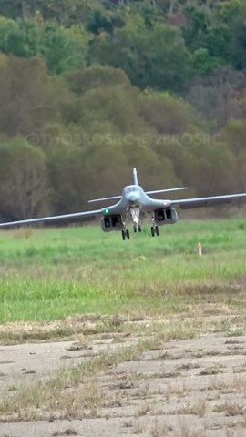 B-1B Lancer touchdown: A detailed look at its landing performance