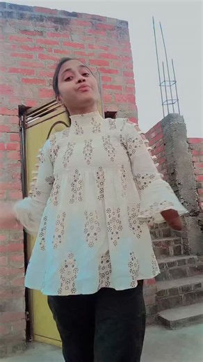 Riya Kamal on Instagram: "Hay me mar java #riyas_raaj #pleaselikefollowandshareelikefollowandshare #1mayısişçiveemekçibayramıkutluolsun ##1mayısişçiveemekçibayramıkutluolsun #1mlikes💯❤️1mfollwers🤗💞views😍"