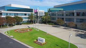 87 reactions | Alex Lintner, CEO of Experian Software Solutions, shares valuable insights on how artificial intelligence and automation are revolutionizing the financial services industry on #ExperianExchange with Del Irani. Discover key tech trends, opportunities, and challenges that businesses leaders must navigate to drive innovation, enhance decision-making processes, and stay ahead in a rapidly evolving landscape. | Experian News | Facebook