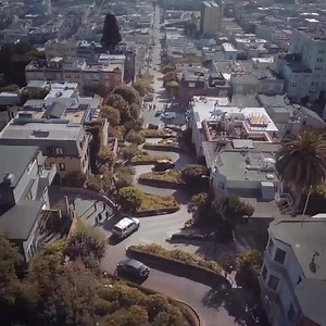 The world’s most crooked street from a whole new perspective 📸: Weissbro | San Francisco Bucket List