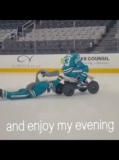 #sanjosesharks // i swear will smith is always beefing with sharkie #sharkie #nhl #willsmithhockey #WILLMACK