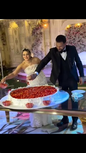 Luna's kitchen on Instagram: "#Italian _wedding _cake"