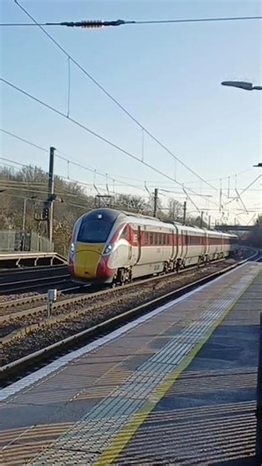 Class 800 passing Hitchin #lner