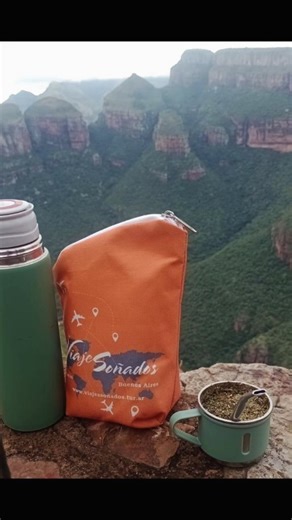 VIAJES SOÑADOS on Instagram: "✨ Sudáfrica en primera persona - Parte 1🇿🇦 Pasajeros disfrutaron de Johannesburgo, visita al estadio, Pretoria, el impactante Cañón del Río Blyde y safaris inolvidables en Kruger 🦁🐘 Así se vive un viaje donde la aventura, la naturaleza y la emoción se encuentran. 📸 Imágenes reales de pasajeros que ya cumplieron este sueño. ¿Te imaginás ser el próximo? 📲 Consultanos y armamos tu viaje a medida. #viajaresvivir #viajessoñados #disfrutarcadamomento #vivirlavida #v