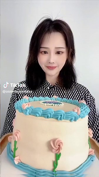 Delicious ASMR Mukbang: Cake Eating Experience
