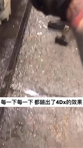 Do not redeem the code !!! on Instagram: "日本利用压电瓷砖将脚步转化为电能。这些瓷砖捕捉来自你脚步的动能。当你行走时，你的重量和动作会对瓷砖产生压力。瓷砖会轻微弯曲，从而产生机械应力。瓷砖内部的压电材料将这种应力转化为电能。每一步都会产生少量电荷，而数百万步结合在一起就能产生足够的电力来驱动LED 灯、数字显示屏和传感器。在像涩谷车站这样繁忙的地方，每天大约有240万个脚步 这一系统作出贡献。 这些电能可以被储存或立即使用，从而减少对传统电力来源的依赖，并支持可持续的城市基础设施。 这种方法将日常运动转化为实用的可再生能源＃日本＃知识＃事实＃你知道吗＃推荐 #科技#创新＃历史＃技术#实验#热门"