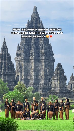 Baju Adat Jawa di Candi Prambanan - Memorable Moments