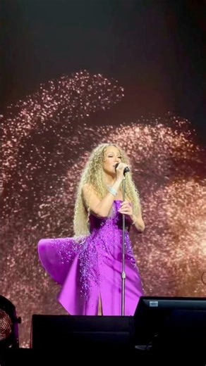 🇹🇭 Mariah Carey Performs 'We Belong Together' In Bangkok, Thailand #shorts