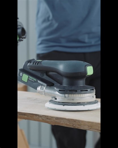 Festool France 🇫🇷 on Instagram: "La nouvelle ponceuse ETSC 2, votre alliée pour des résultats de ponçage parfaits ! 💚 Avec son anneau LED intégré réglable en 3 modes d’éclairage, et son sac récupérateur de poussières, elle vous offre une efficacité inégalée. ✅ L’avez-vous déjà testée ? Partagez votre expérience en commentaire ! Ponceuse excentrique sans fil ETSC 2 150/125 : référence 577726 / 577736 🌐 festool.fr/@577726 / 🌐 festool.fr/@577736 #festool #festoolfrance #festoolfan #festoolme #
