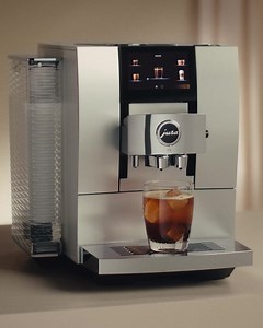 99 reactions | Doppelte Auswahl, doppelter Genuss: Die JURA Z10 mit Cold Extraction Process für heiße und Cold-Brew-Spezialitäten lässt keine Kaffeewünsche offen. | JURA | Facebook