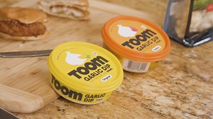 If you haven’t had a chance to try Toom Garlic Dips, you’re missing out on a delicious addition to just about any meal. Today we’re trying it out on a chicken sandwich, and you’ll want to tune in to see how these dips can transform a bland sandwich into one bursting with flavor. TOOM Garlic Dips #garlic #gogarlic #christopherranch #toom #garlicdip | Christopher Ranch