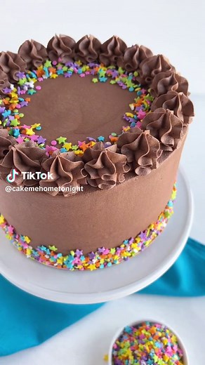 New recipe! Classic yellow cake paired with chocolate buttercream frosting is the ultimate nostalgic birthday cake flavor combination. We need a cake to celebrate this week because I have a HUGE announcement in just a few days! Recipe linked in my profile and on cakemehometonight.com! #yellowcake #birthdaycake #cake #chocolatefrosting