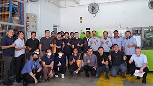 A summary of the 2-day Open House event in collaboration with ENGEL 😀 The ENGEL victory tie-bar-less injection moulding machine was displayed along with our KUKA KR Agilus robot during the live demonstration. Watch the video to see what went down last month! #KUKA #automation #KRAgilus #ENGEL #injectionmolding | KUKA