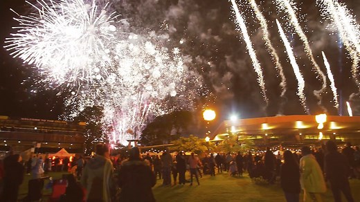 Bonfire Night is firing up for another epic event on Saturday 29th August 🔥 Warm your winters night with melted chocolate covered s'mores, fireworks, flames, fire performers, mulled wine and of course the almighty bonfire more 😆 You don't want to miss the ultimate family-friendly winter event, get your tickets here 👉 https://bit.ly/AugustBonfireNight RSVP 👉 Bonfire Night 2020 | Sandstone Point Hotel