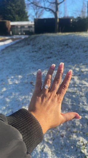Engagement Ring Guide: Choosing the Perfect Oval Diamond