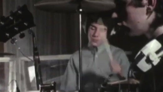 BUZZCOCKS ‘Lipstick’ A slice of Buzzcocks perfection! Ah, when you kiss me Does the lipstick on your lip stick on my face? #Buzzcocks | Manchester Music Forever