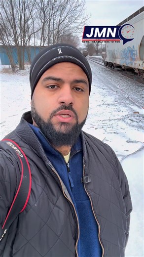 🚨 TRAIN DERAILMENT IN ALLIANCE — ROAD CLOSURES EXPECTED 🚨 Railroad crews are currently on scene of a train derailment involving a Norfolk Southern train in the City of Alliance. Officials tell me one of the train hopper cars became detached from the rest of the train. No injuries have been reported at this time. 🚧 Expect significant delays. Authorities say the closure could last approximately 6 to 8 hours while crews work to secure the rail cars and inspect the track. The railroad crossings i