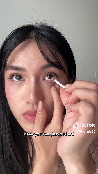 Struggling with Colored Contacts for the First Time 😭