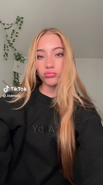 isabella (@.isaescu)’s videos with original sound - songs n lyrics