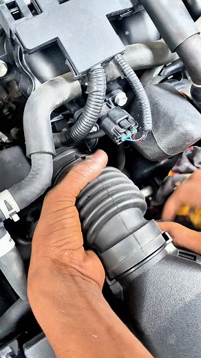 1.6M views · 10K reactions | How to feed Air Cleaner Hose Pipe ? #aircleaner #airhosepipe #rxmechanic #fypシ゚ | Rx Mechanic | Facebook