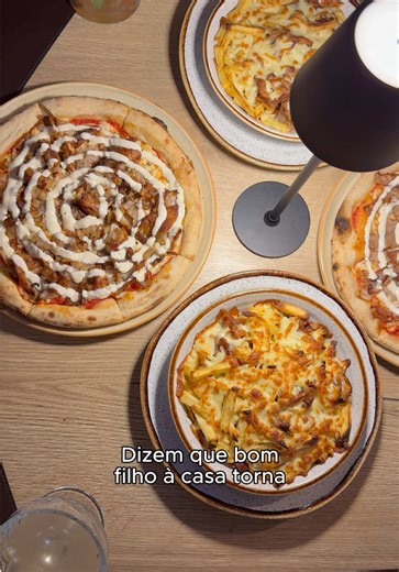 Não São Só Francesas - Leana Kebab 👌🏼 Se for para voltar, que seja sempre onde já foram felizes! 🤪 Por isso mesmo, e depois de uma visita com grande sucesso ao Leana Kebab, onde provamos a mítica francesinha, voltamos a visitar este restaurante para ficar a conhecer as outras especialidades. 👩🏻‍🍳 Por incrível que pareça estes gajos fazem tudo de Kebab, desde Pizzas, passando por Lasanhas, entre outros. 🍕 E sabem uma coisa? Resulta e de que maneira! No entanto, se quiserem saber um pouco m