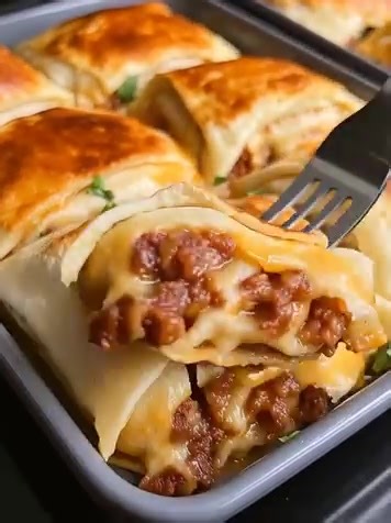 1.2K views · 5 comments | My neighbor old lady made this once and I couldn’t stop eating it. I was out of control. If I make it, it will be gone in no time, so I don’t dare. There is just something so good about this!" FULL RECIPE  | Grandma’s old recipes | Facebook