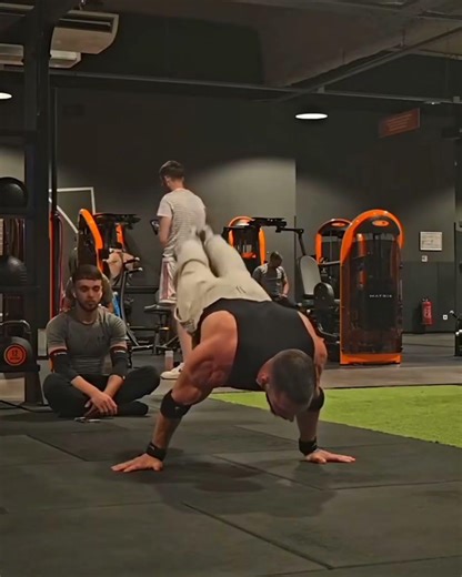 Reaction of the public calisthenics videos #calisthenics #aura