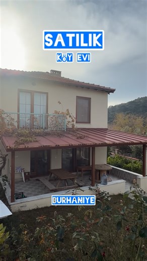 JET EMLAK BURHANİYE on Instagram: "✅ Köy hayatında, müstakil bahçeli ve yeşillikler içinde yaşamak isteyenler için hazır köy evi. ✅ Balıkesir, Burhaniye merkeze 12 km, denize 15 km mesafededir. ✅ Köy meydanına, kahvelere, camiye ve minibüs durağına yakın konumdadır ✅ Evin sıfırdan tamiratı ve tadilatı 3 yıl önce yapılmıştır. ✅ Evin hemen önünden merkeze giden asfalt yol geçmektedir. ✅ Kalorifer tesisatı tüm odalara çekilmiştir. ✅ Alt katta ve üst katta olmak üzere iki ayrı banyo ve WC bulunmakta