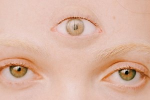 I tried Ajna Light therapy, a treatment said to open your third eye