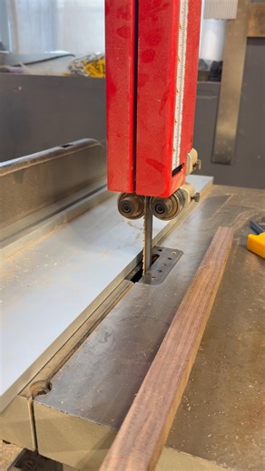 Bandsaw Fence Adjustment #woodworking #wood #diy #bandsaw #safety