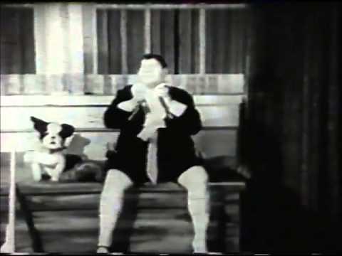 El Gordo y el Flaco - El que con niños se acuesta (Español Latino)