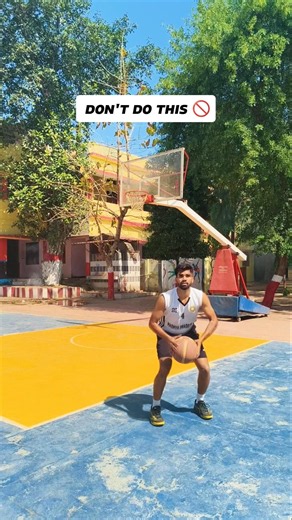 Currect your shooting form 💯🏀 #basketball #basketballtraining #shoorts #shooting #shootingform #fyp