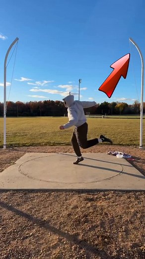 How to throw down the middle! Try this tip in your next practice and avoid losing your discus down the sector! Follow for more help! #Throwify | Throwify Training