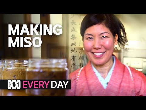 How to make homemade miso soup with just three ingredients 😍🥣 | Everyday Food | ABC Australia